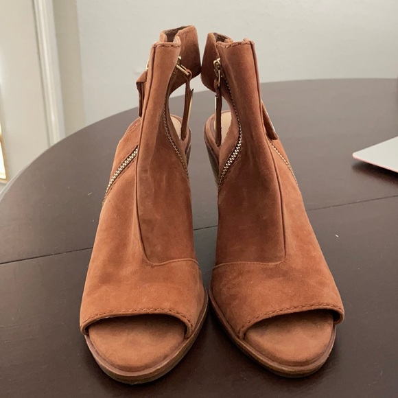 Gianni Bini brown heels, 7.5 - Picture 2 of 4
